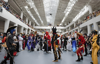 foto de cosplayers en un salon manga